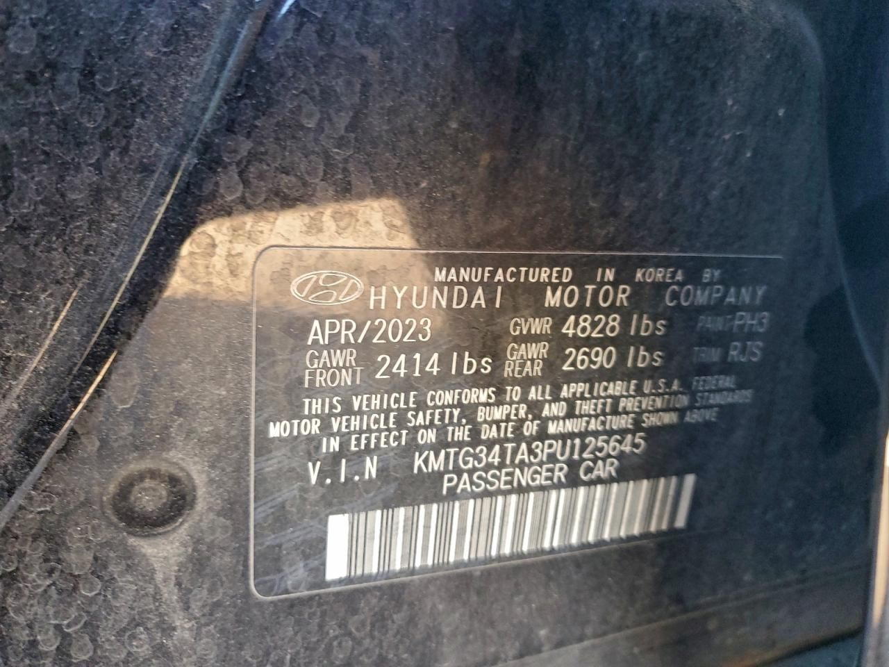 2023 Genesis G70 Base