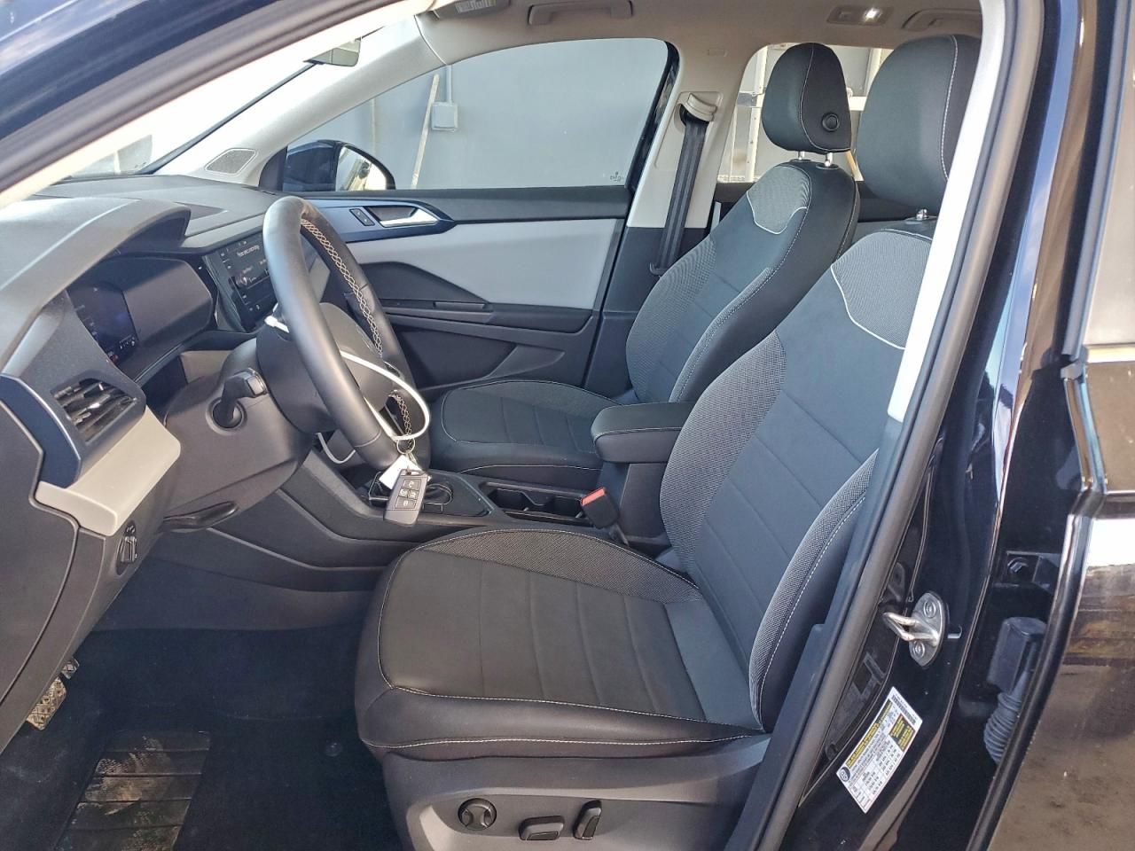 2023 Volkswagen Taos se