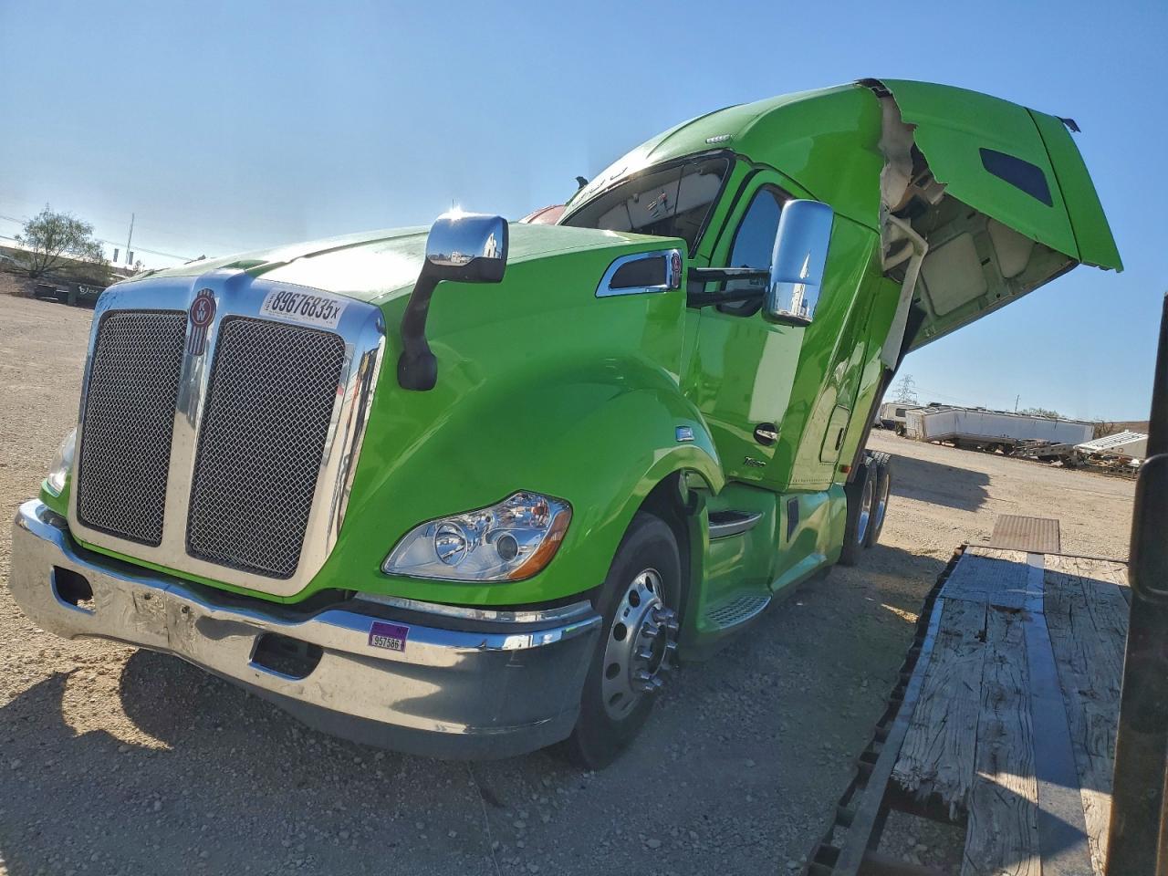 2022 Kenworth T680 Semi Truck