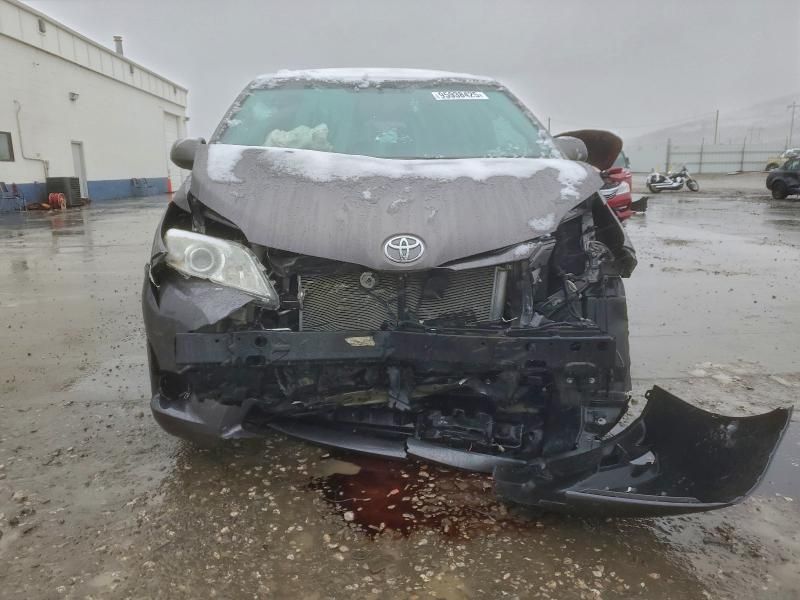 2016 Toyota Sienna le