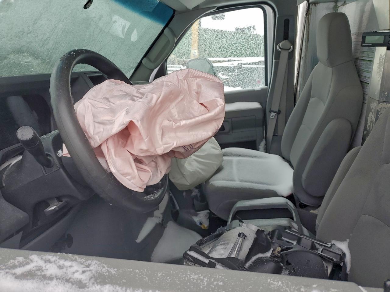 2022 Ford Econoline E450 Super Duty Cutaway Van