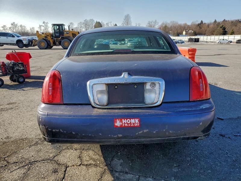 2002 Lincoln Town car Signature