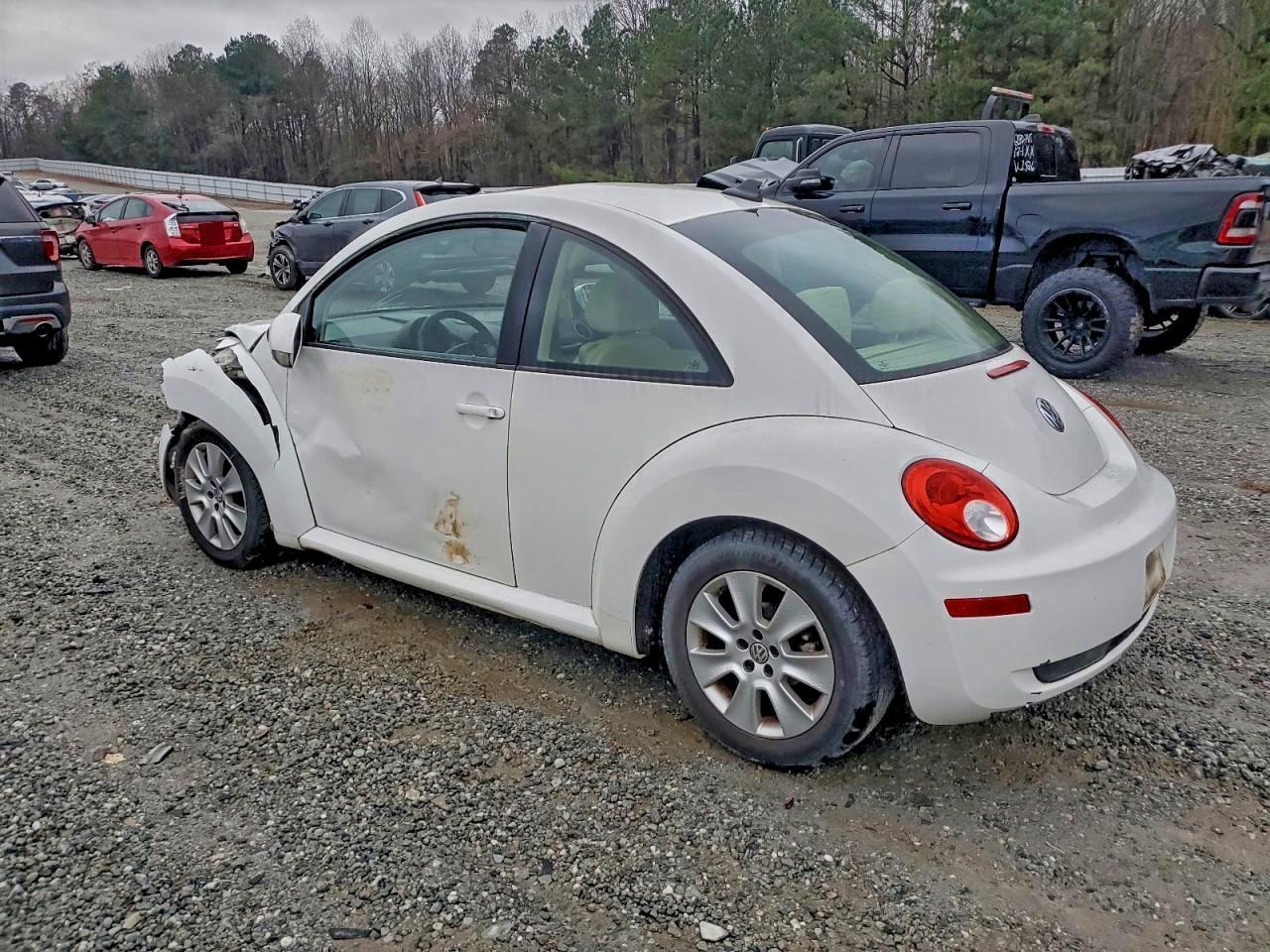 2010 Volkswagen New Beetle