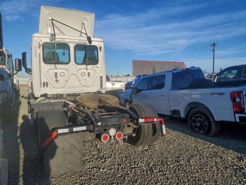 2022 Freightliner Cascadia 116 Semi Truck