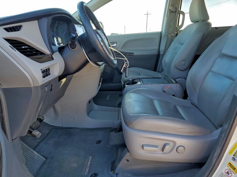 2017 Toyota Sienna xle Premium 8-passenger
