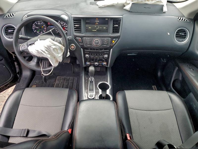 2020 Nissan Pathfinder sv