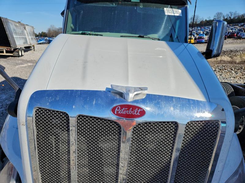 2022 Peterbilt 579 Semi Truck
