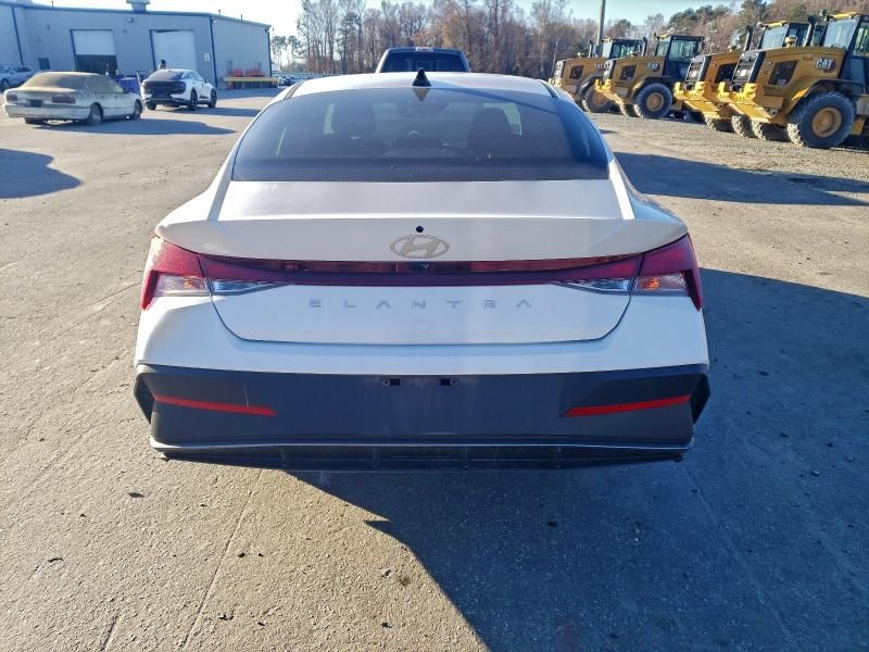 2024 Hyundai Elantra se