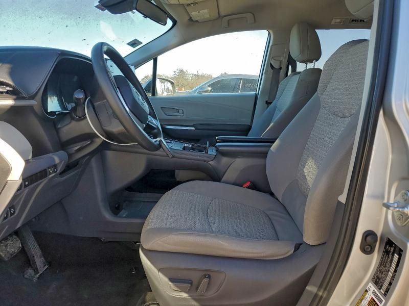 2021 Toyota Sienna le