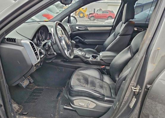 2013 Porsche Cayenne gts
