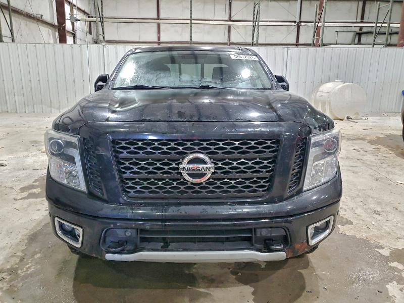 2017 Nissan Titan