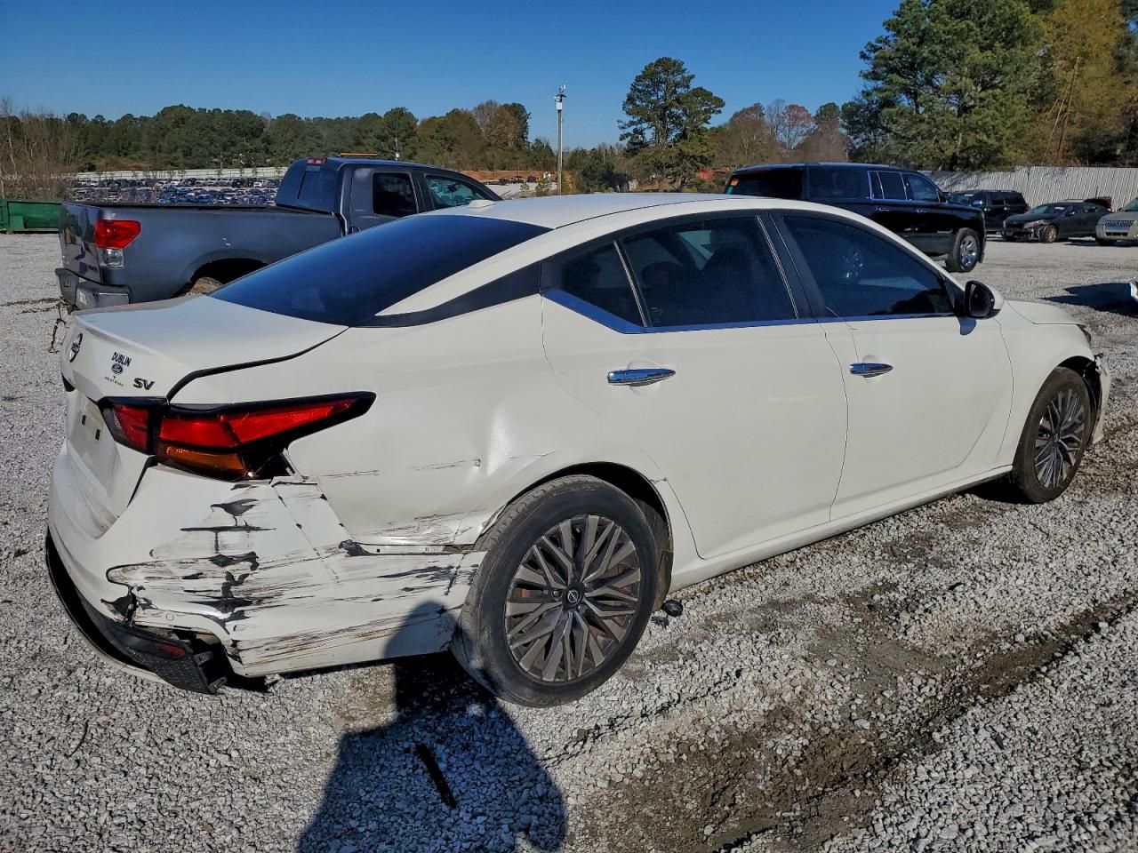 2023 Nissan Altima sv