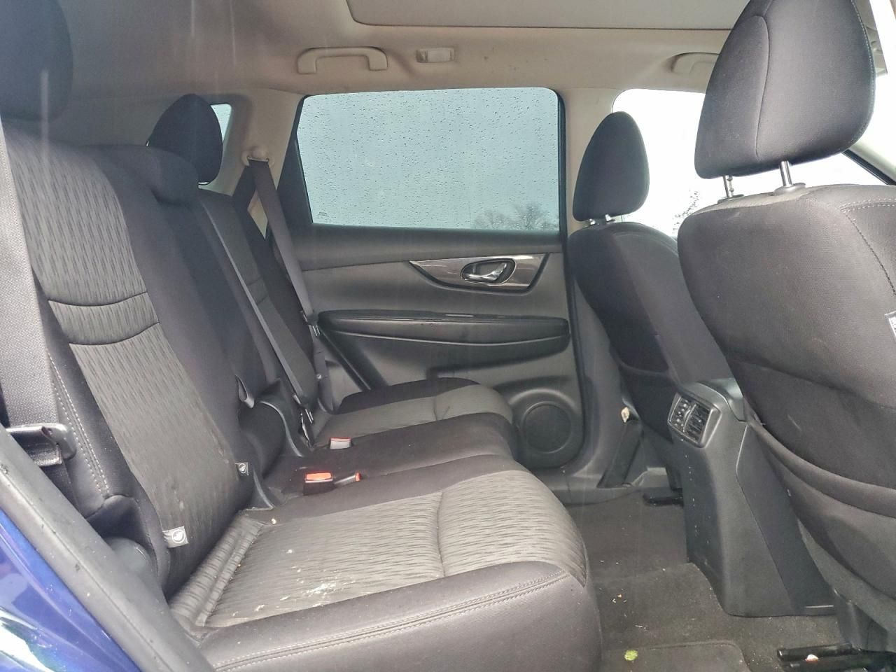 2017 Nissan Rogue sv