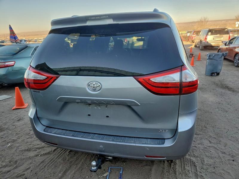 2016 Toyota Sienna xle
