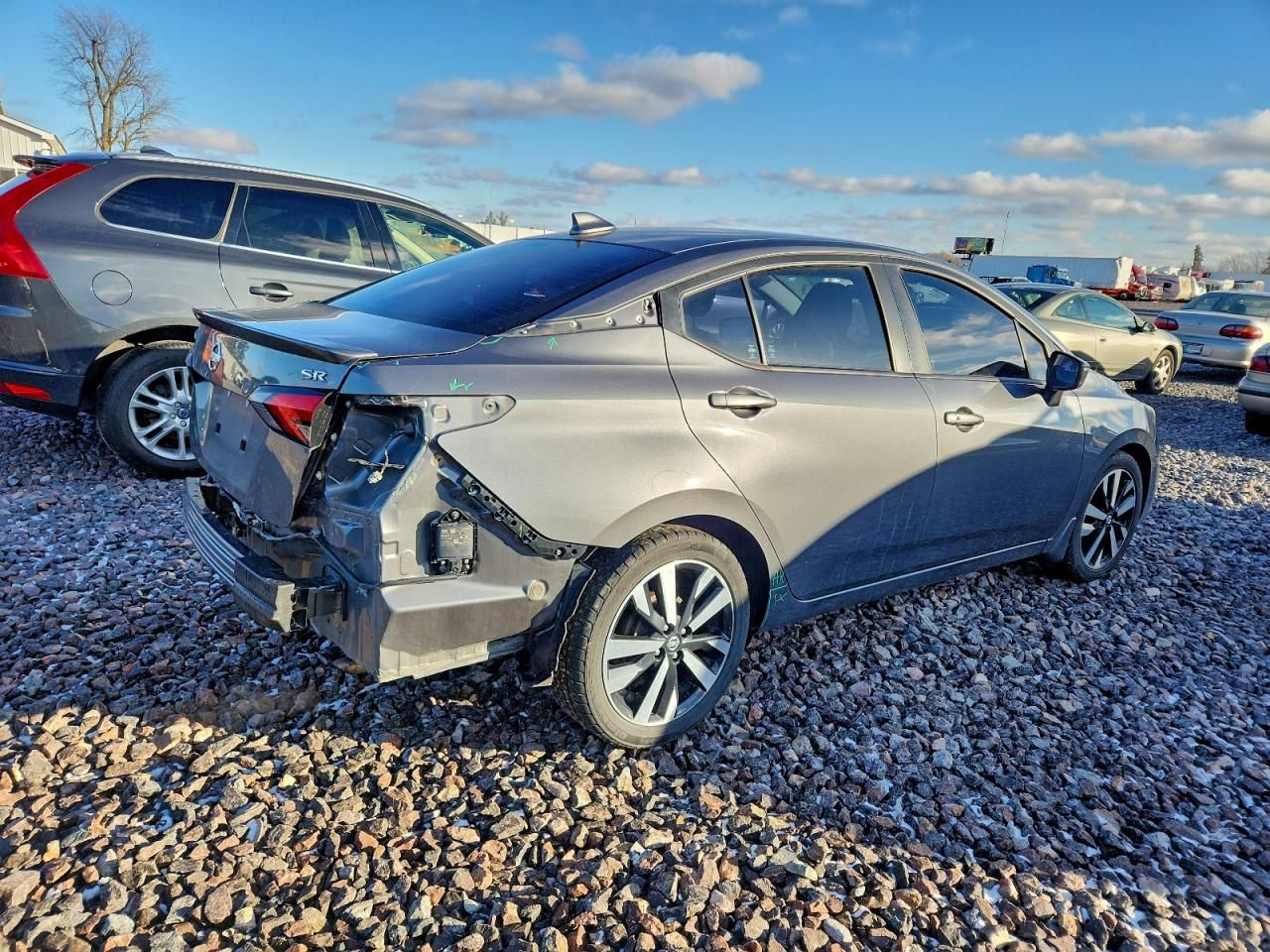 2022 Nissan Versa sr