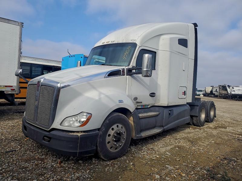 2015 Kenworth T680 Semi Truck