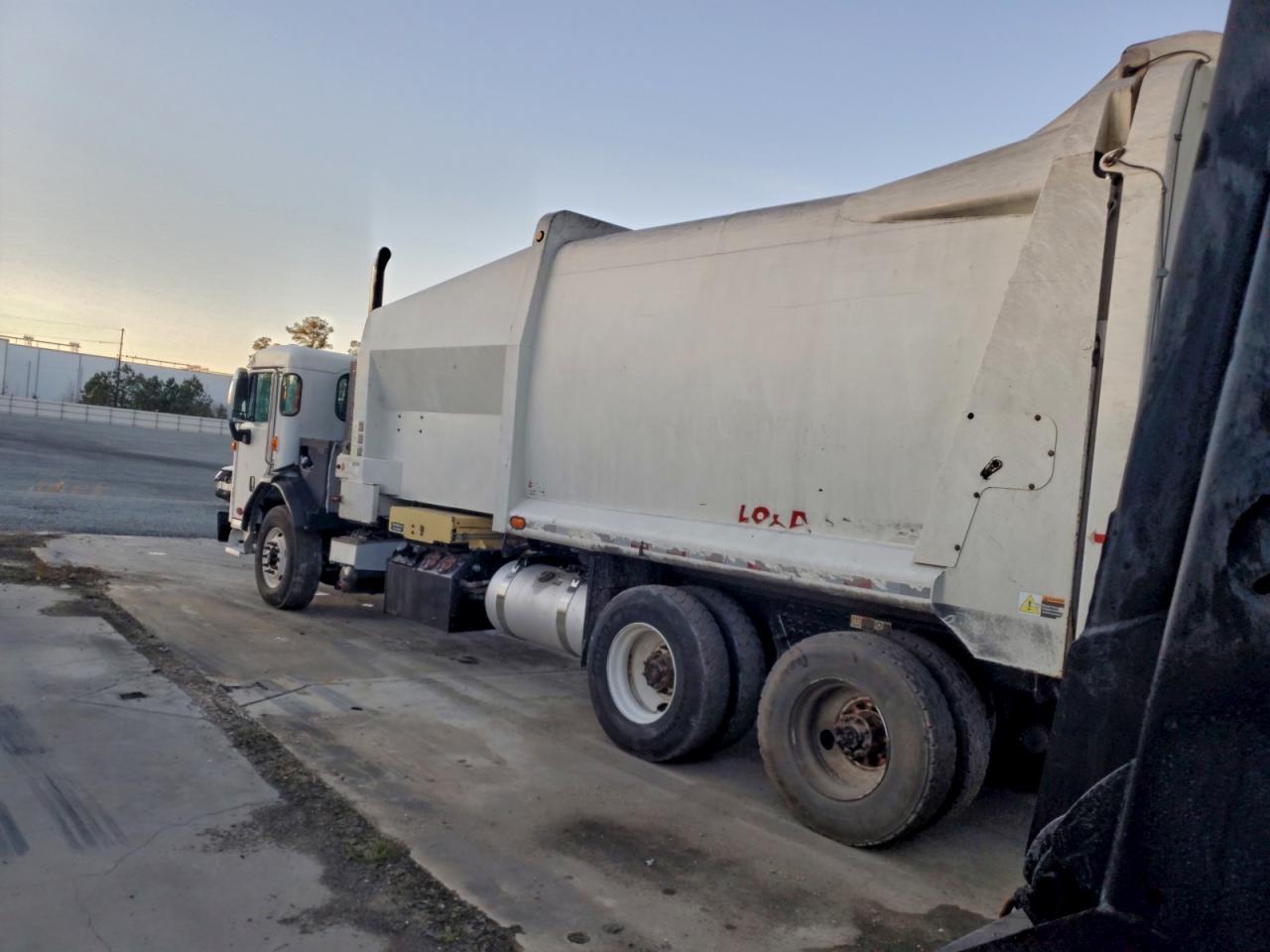 2018 Peterbilt 520