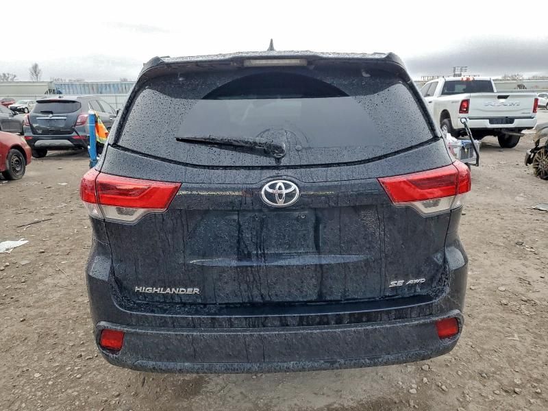 2018 Toyota Highlander se