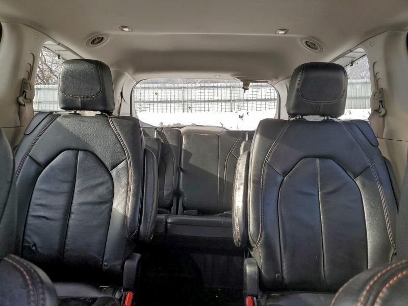 2017 Chrysler Pacifica Touring l