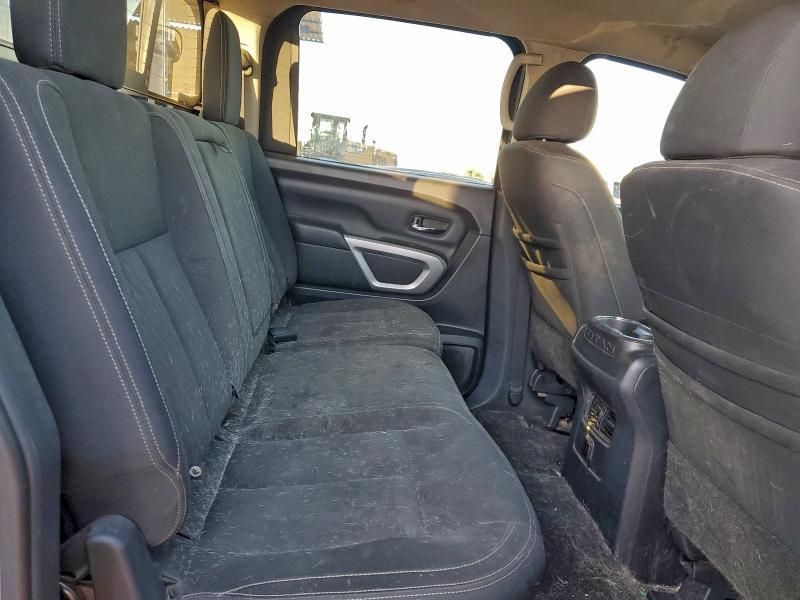 2018 Nissan Titan sv