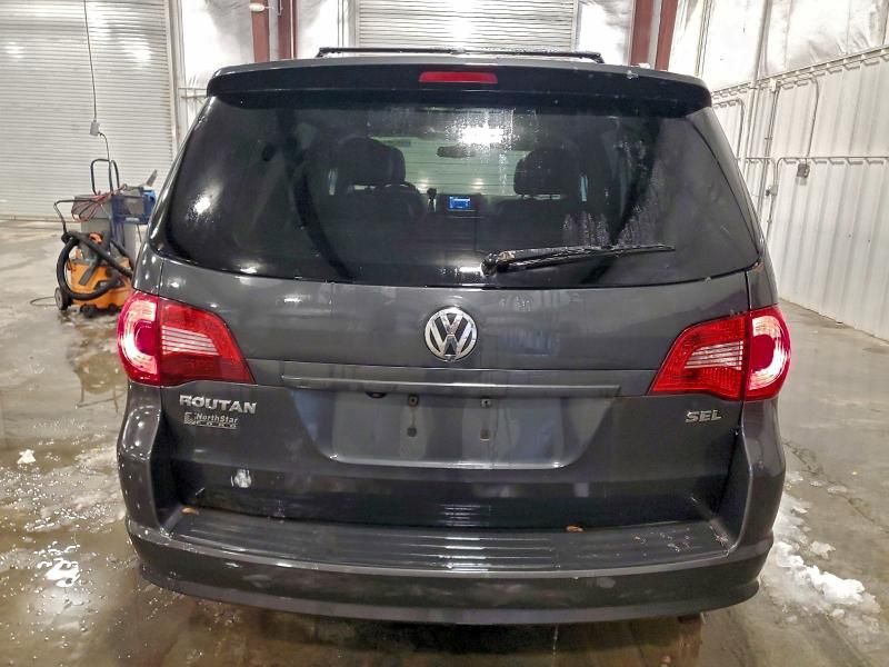 2011 Volkswagen Routan sel