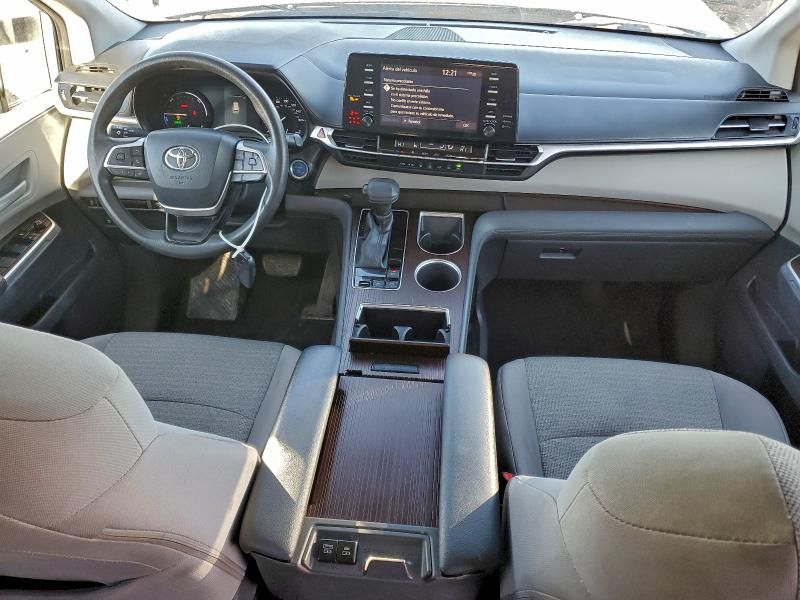 2021 Toyota Sienna le