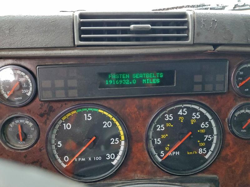 2002 Freightliner CST120 Semi Truck