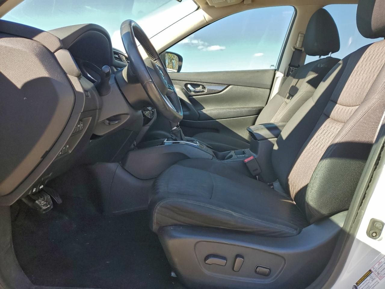 2017 Nissan Rogue sv