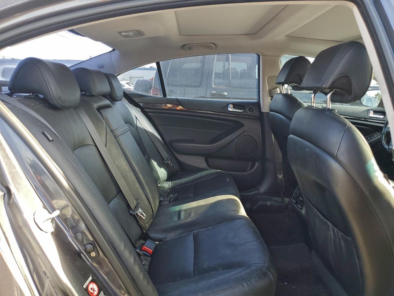 2015 KIA Cadenza Premium
