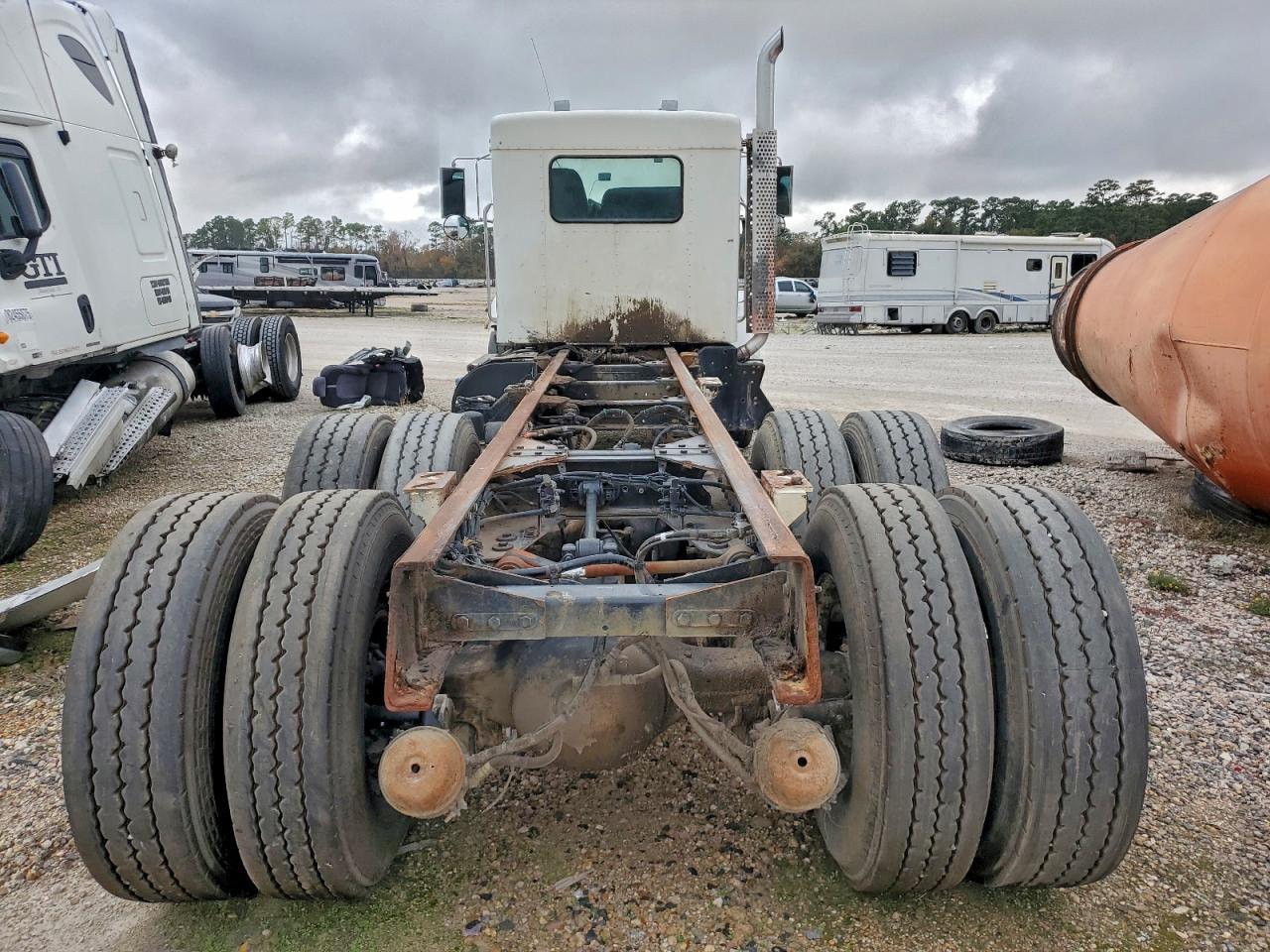 2016 Kenworth T370 Truck Cab AND Chassis