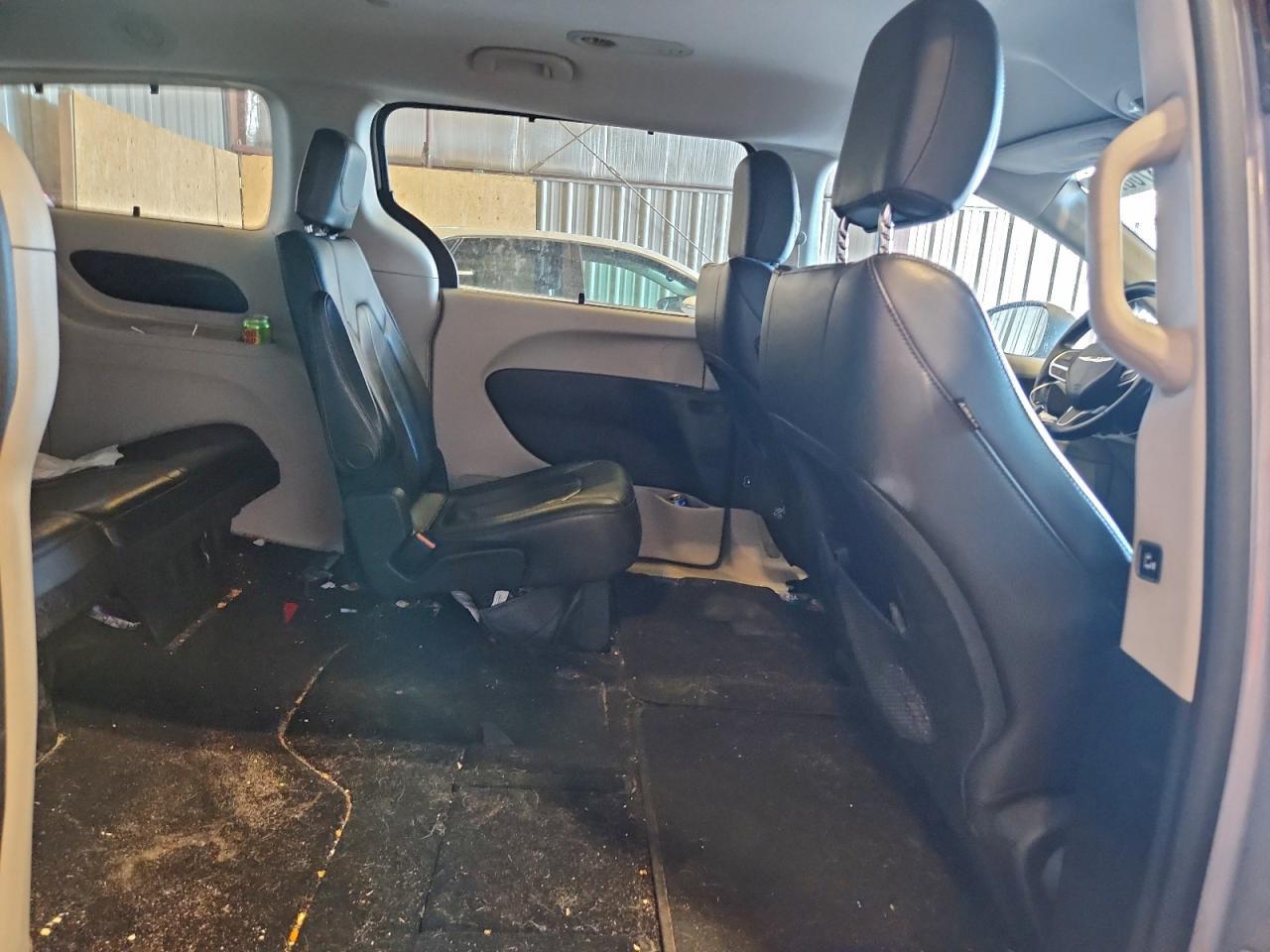 2017 Chrysler Pacifica Touring l