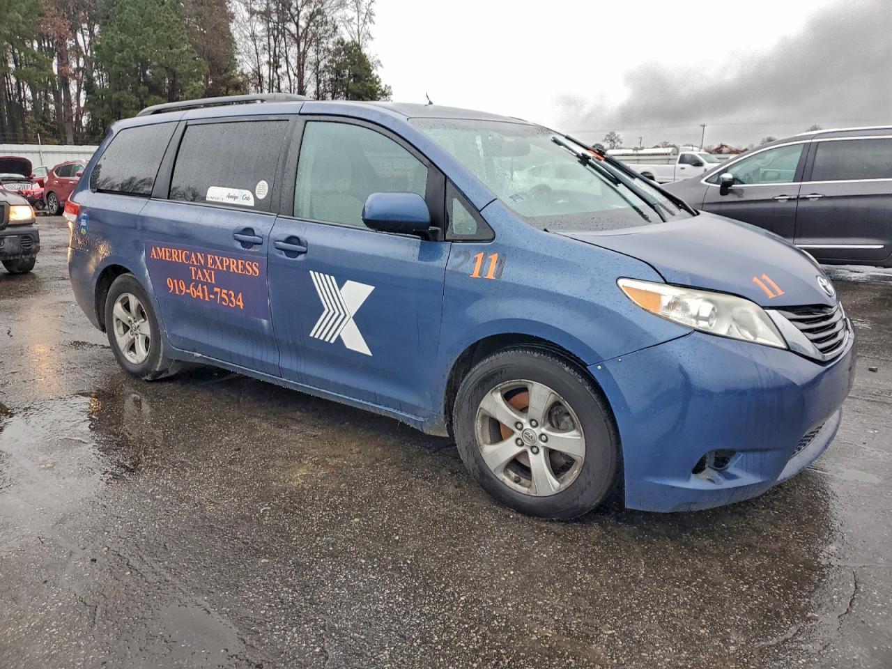 2013 Toyota Sienna le