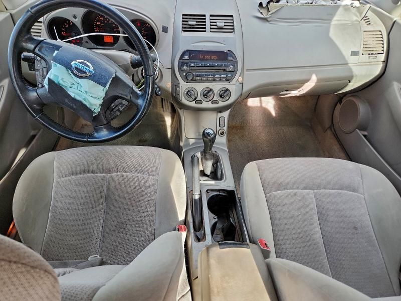 2002 Nissan Altima Base