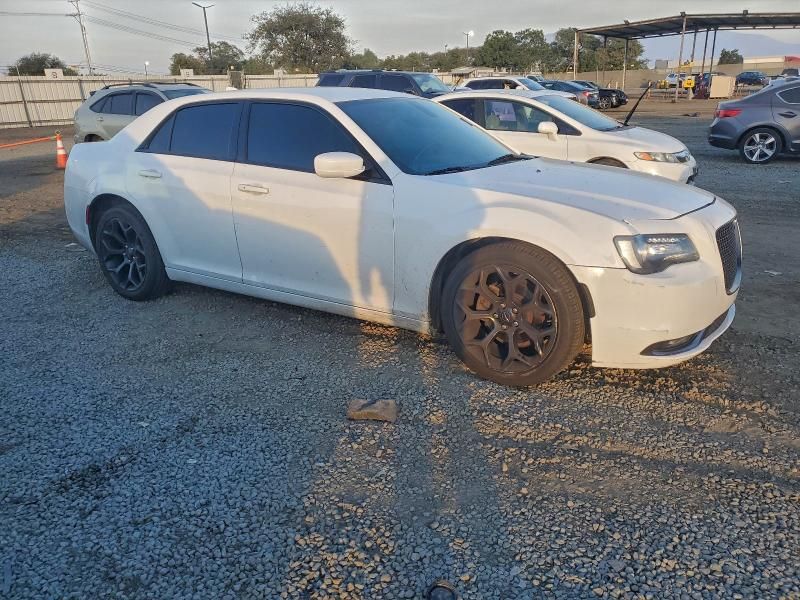 2019 Chrysler 300 s