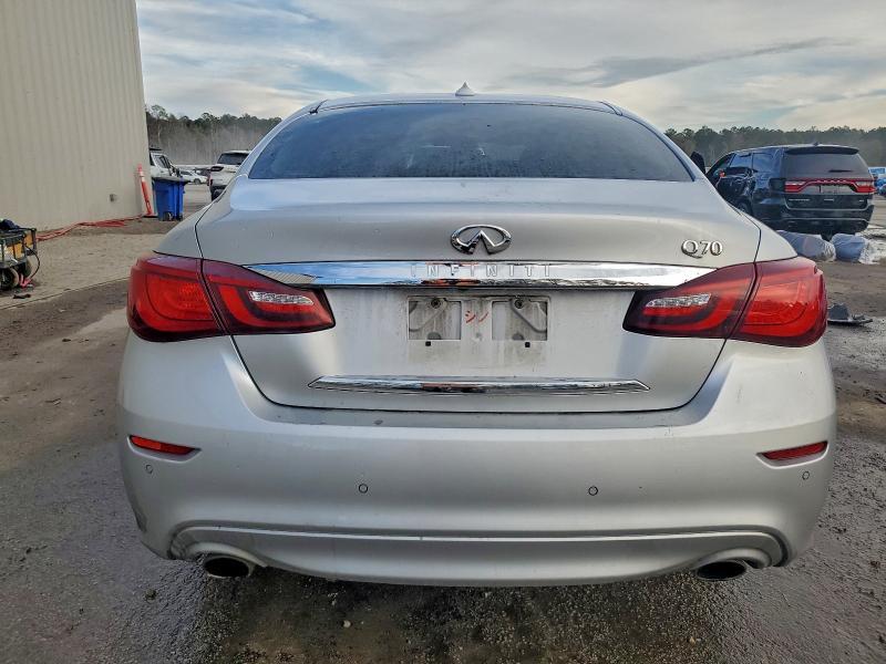 2016 Infiniti Q70 3.7