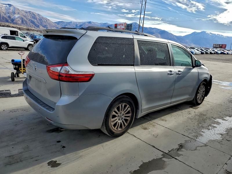 2015 Toyota Sienna xle