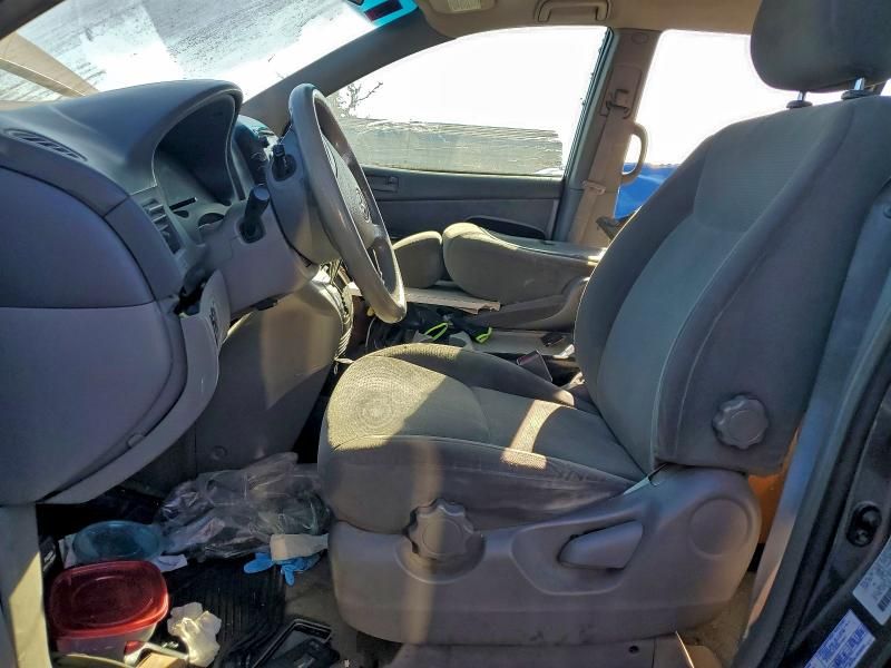 2004 Toyota Sienna ce