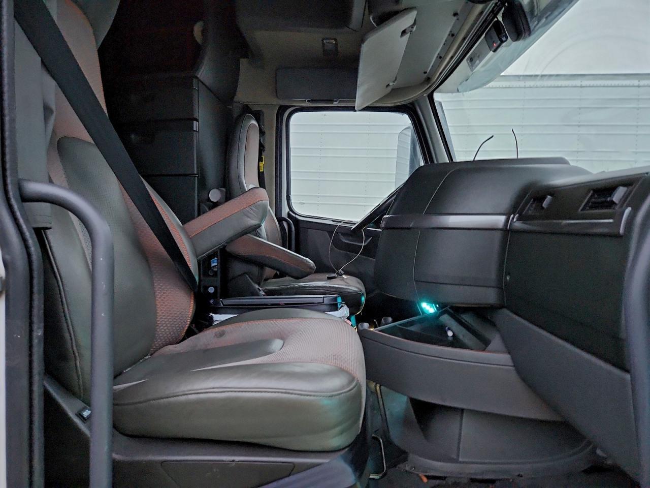 2022 Volvo VNL Semi Truck