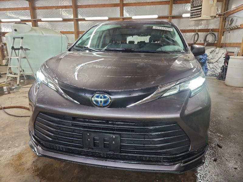 2022 Toyota Sienna le