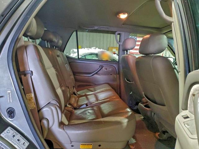 2004 Toyota Sequoia SR5