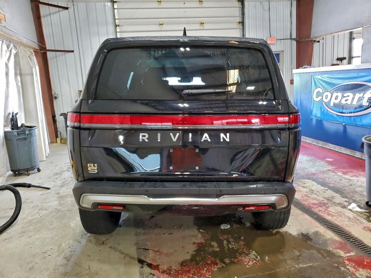 2024 Rivian R1S Adventure