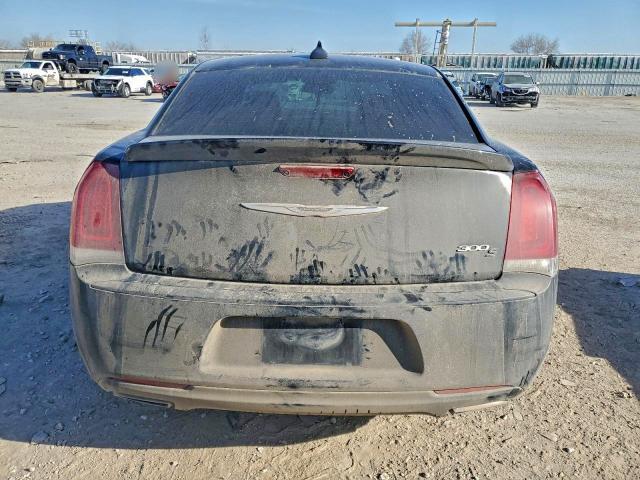 2016 Chrysler 300 s