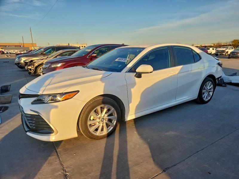 2024 Toyota Camry le