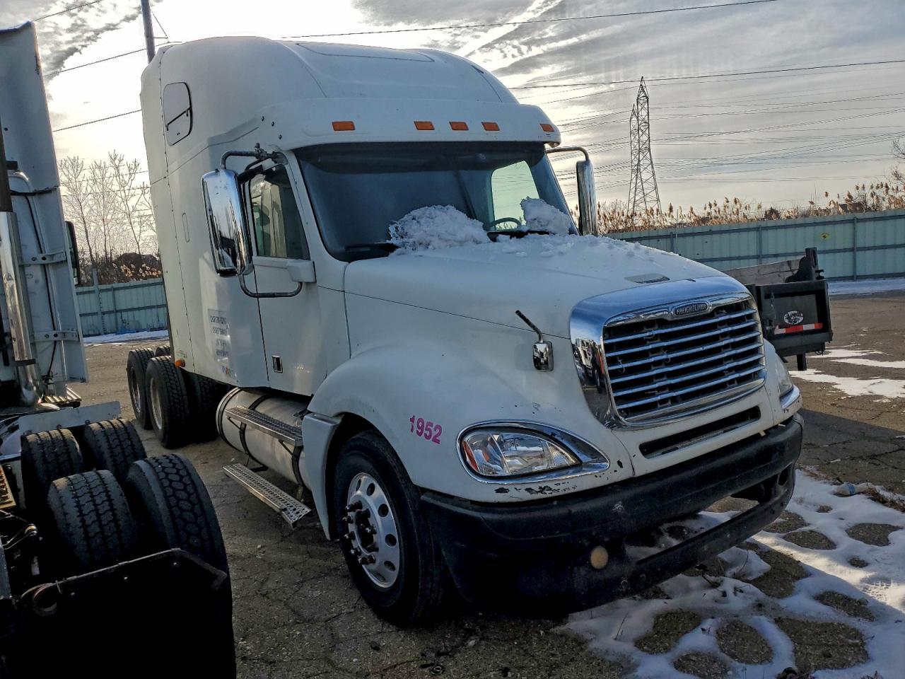 2013 Freightliner Columbia Semi Truck