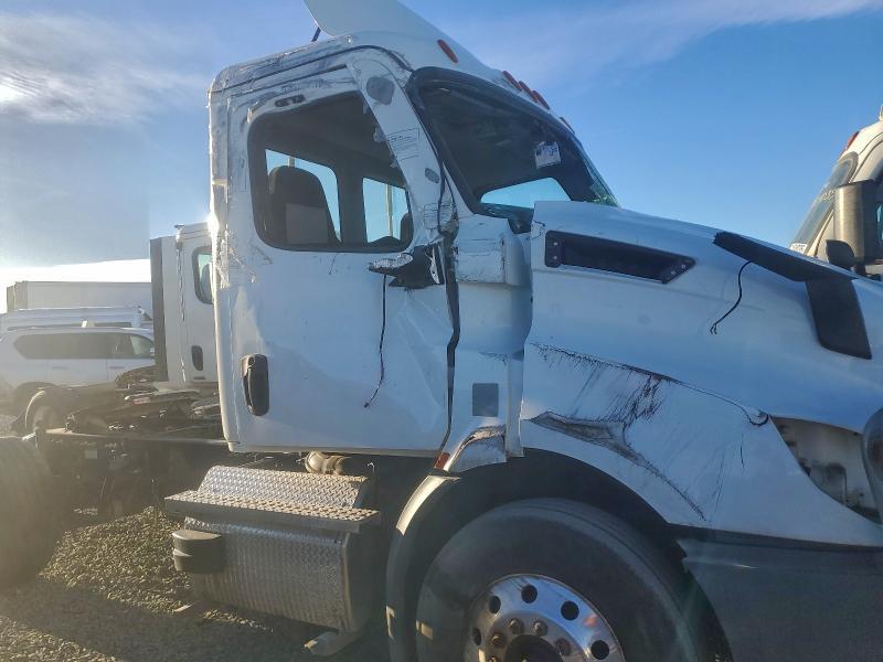 2022 Freightliner Cascadia 116 Semi Truck