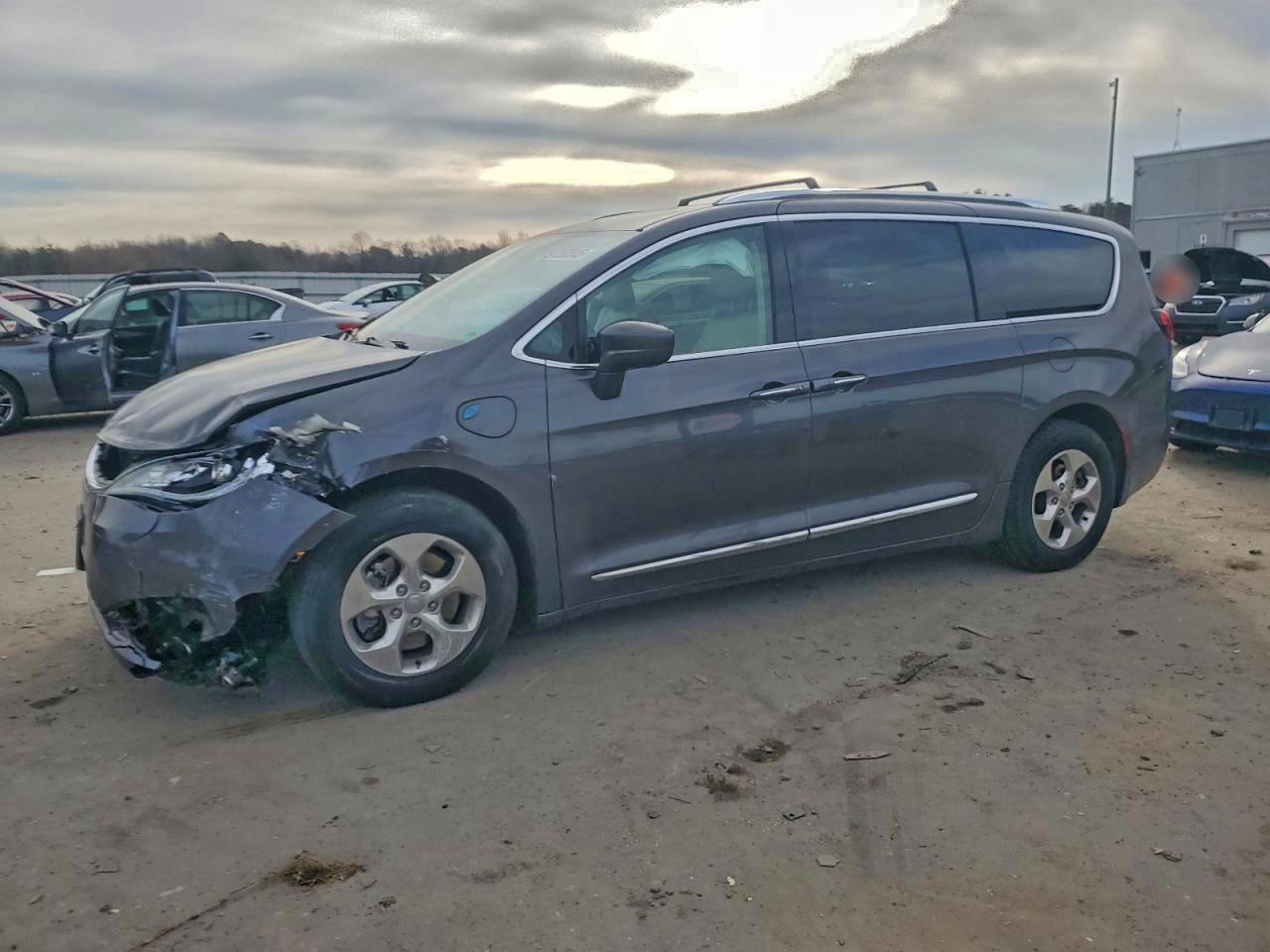 2019 Chrysler Pacifica Hybrid Touring l