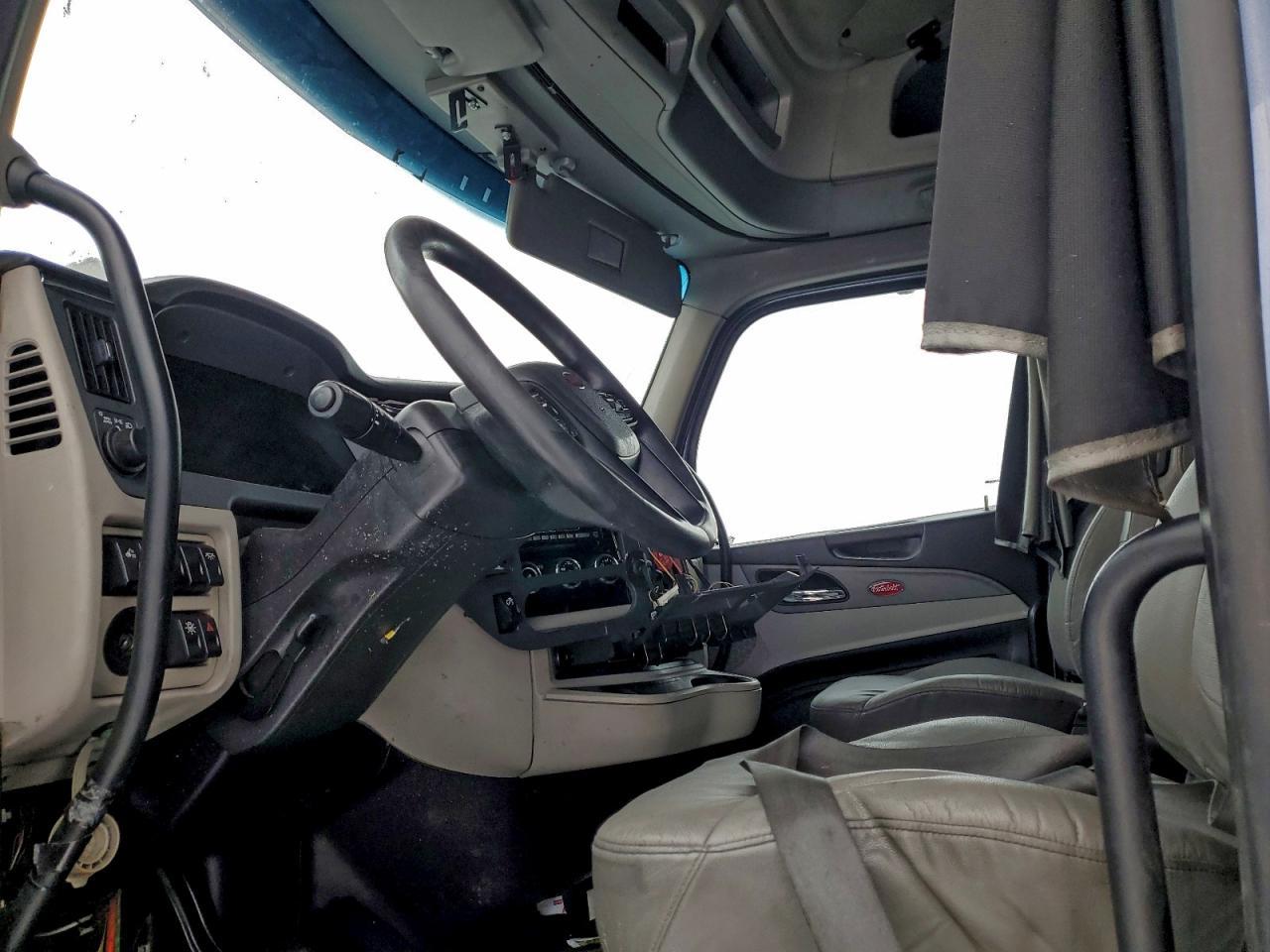 2022 Peterbilt 579