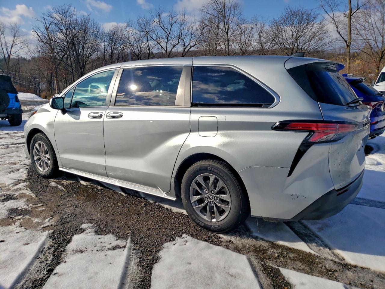 2022 Toyota Sienna le