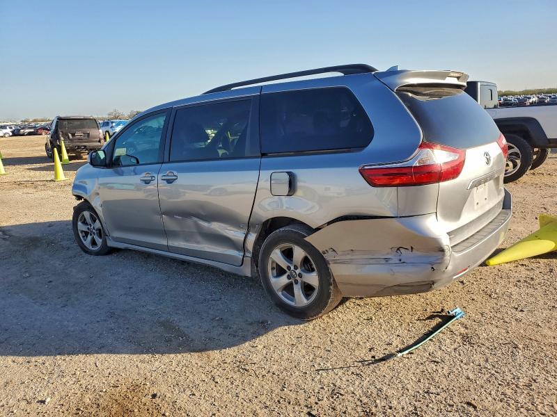 2018 Toyota Sienna le