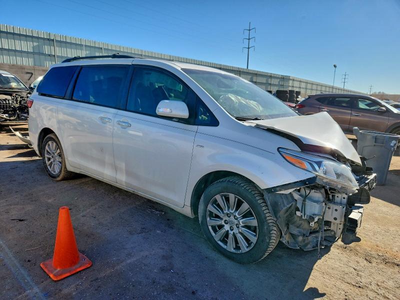 2017 Toyota Sienna xle